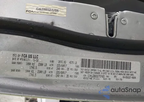 2016 Jeep Compass Sport z USA, uszkodzony, nr VIN 1C4NJDBB2GD757025